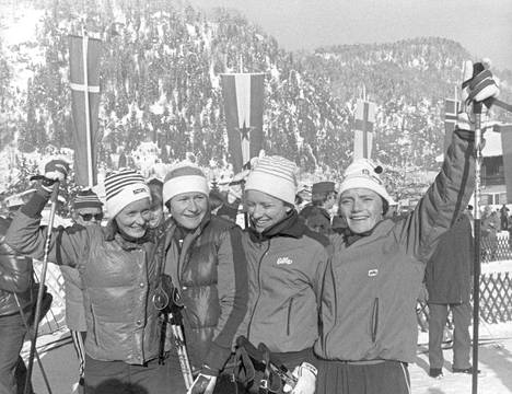 Norjan voittoisa viestijoukkue vuoden 1980 maailmancupisssa: Marit Myrmæl, Berit Aunli, Berit Johannessen ja Anette Bøe