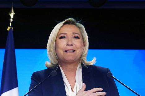  Marine Le Pen puhui kannattajilleen sunnuntaina.