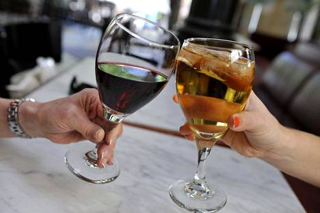 Laaja tutkimus osoittaa, että jo päivittäinen lasillinen lisää terveysriskejä.