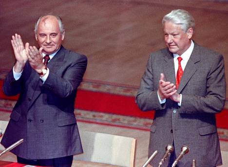 Mihail Gorbatšov ja Boris Jeltsin elokuussa vuonna 1991.