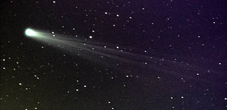 Komeetta Ison Nasan välittämässä kuvassa.