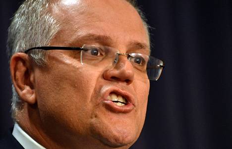Australian vastavalittu pääministeri Scott Morrison puhui tiedotusvälineille vuonna 2018. Maan entinen pääministeri Malcom Turnbull kritisoi Morrisonia kovin sanankääntein keskiviikkona.