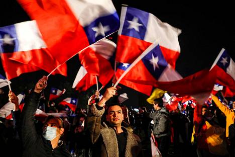 Uuden perustuslakiehdotuksen vastustajat osoittivat mieltään Chilen pääkaupungissa Santiagossa torstaina.