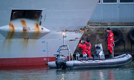 Vaurioitunutta Scot Carrier -rahtilaivaa tutkittiin tiistaina 14. joulukuuta satamassa Ruotsissa.