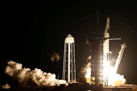 SpaceX-yhtiön Crew Dragon -alus laukaistiin Kennedyn avaruuskeskuksesta Floridasta sunnuntain ja maanantain välisenä yönä Suomen aikaa.
