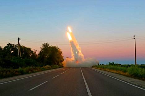 Генштаб Украины обнародовал фотографии, на которых запечатлён пуск ракет M142 Himars в Запорожской области. 4 июля 2022 года. Фото: Генштаб Украины