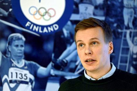 Suomen olympiakomitean huippu-urheiluyksikön johtajan Matti Heikkisen lapset harrastavat hiihtoa.