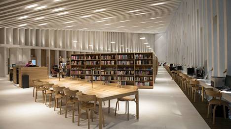 Arkkitehtuuri | Kirkkonummi sai uuden kirjaston – Höyrylaivan tulipesältä nimensä saanut rakennus kätkee sisäänsä koko vanhan pääkirjaston