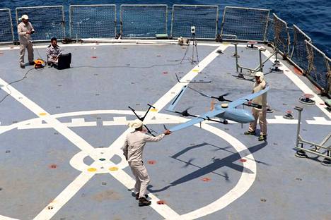 Во время августовских учений иранская армия запускала беспилотники и с палубы корабля. Фото: Пресс-служба ВС Ирана / ZUMA