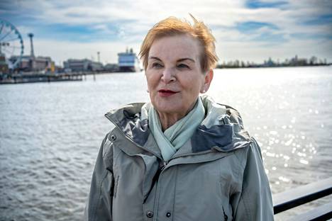 Hannele Pokka kuvattuna Helsingissä vuonna 2020.