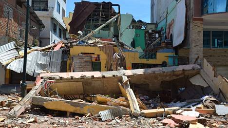 Maanjäristyksen tuhoama rakennus Machalan kaupungissa Ecuadorissa 18. maaliskuuta.
