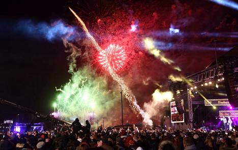 Kahden poikkeusvuoden jälkeen Helsingin uudenvuoden juhlinta keskittyy jälleen Kansalaistorille.