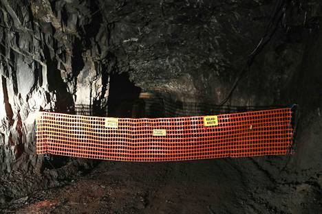 Rikosepäily liittyy Dragon Mining -yhtiön kaivostoimintaan Pirkanmaan Orivedellä. Yhtiön kaivosalueelta on löydetty huomattava määrä jätteitä, joita epäillään varastoidun laittomasti kaivostunneliin. Suljettu tunneli kuvattuna elokuussa 2019.