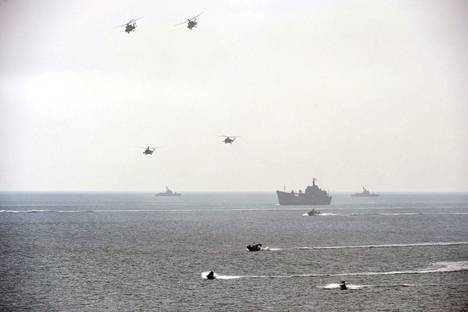 Venäläiset sotalaivat ja helikopterit osallistuivat sotaharjoitukseen Mustallamerellä syyskuussa 2016.