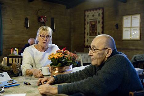 Rita Kanervo ja Kaj-Olavi Alén ovat pyörittäneet Bembölen kahvitupaa vuodesta 1969 alkaen.
