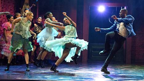 Teatteriarvostelu | West Side Story puristuu Savoy-teatterin pienellä näyttämöllä suoranaiseksi helmeksi