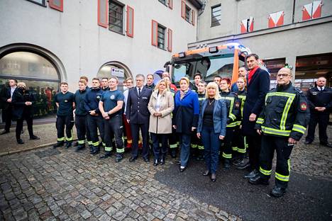 German Interior Minister Nancy Faeser and Berlin Mayor Franziska Giffey, Interior Senator Iris Spranger and Neukölln Mayor Martin Hikel met with Neukölln rescue personnel on Friday. 