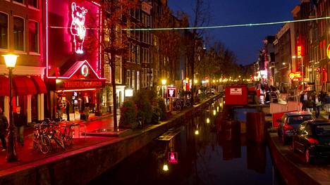 Turistivyörystä kärsivä Amsterdam muuttuu öisin ”laittomuuksien viidakoksi” – poliisi on pulassa rehottavan rikollisuuden edessä