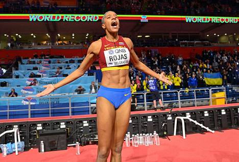 Venezuelan Yulimar Rojas juhli ME-tulosta ja kolmatta peräkkäistä MM-kultaa hallikisoista.