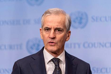 Pääministeri Jonas Gahr Støre kertoi rajoitusten lieventämisestä tiistaina. Kuva otettu 25. tammikuuta YK:n turvallisuusneuvostossa.