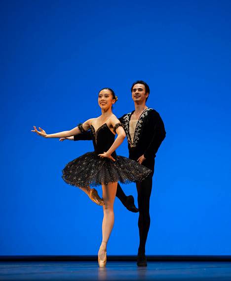 Yuka Masumoto ja Clark Eselgroth olivat erityisen vaikuttavia kaksintanssissa baletista Grand Pas Classique.