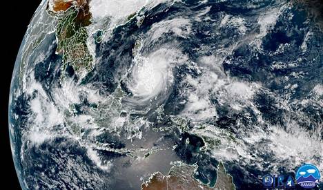 Satelliittikuva näyttää Rai-hirmumyrskyn Filippiinien yllä torstaina kello 13 paikallista aikaa eli kello 7 Suomen aikaa.
