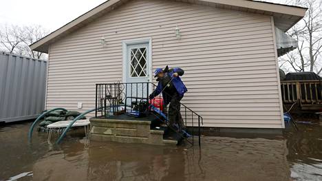 Kanadassa valmistaudutaan rajuihin tulviin, tuhannet kodit vaurioituneet ja yli tuhat evakuoitu Quebecissä