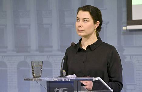 Ympäristö- ja ilmastoministeri Emma Kari (vihr).
