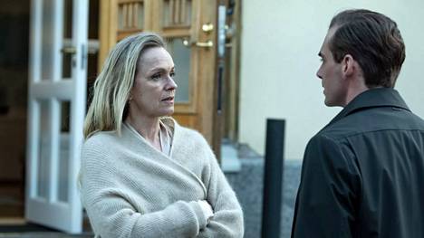 Sarjan toisen kauden aikana asianajaja Matti Pohjola (Lauri Tilkanen) joutuu kohtaamaan salaisuuden menneisyydestään. Tapahtumissa on mukana myös Sofia Benson (Anu Sinisalo).