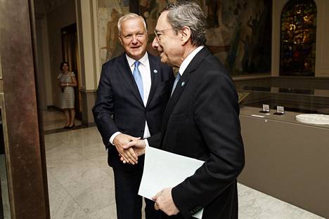 Euroopan keskuspankin pääjohtaja Mario Draghi pistäytyi kuukausi sitten Suomen Pankin vieraana. Pääjohtaja Olli Rehn otti hänet vastaan. EKP pelasti euroalueen finanssikriisin jälkeen. Jos uusi taantuma iskee, EKP:n sisällä kasvavat ristiriidat heikentävät sen kykyä auttaa.