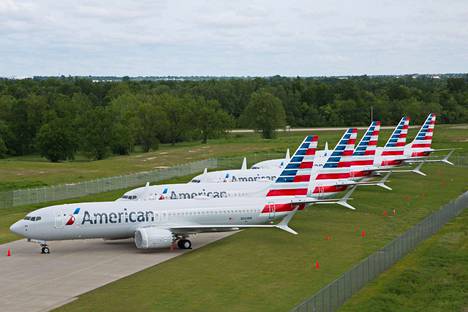Lentokiellossa olevaia American Airlinesin Boeing 737 Max -koneita lentokentällä Oklahomassa toukokuun alussa.