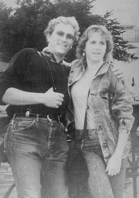 Klaus Schelkle ja Bettina Taxis matkustivat vuonna 1987 Viking Sallylla, kun joku hyökkäsi heidän kimppuunsa keskellä yötä. Schelkle kuoli saamiinsa vammoihin. 