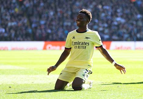 Bukayo Saka sai tuulettaa lauantaina Arsenalin voittomaalia.