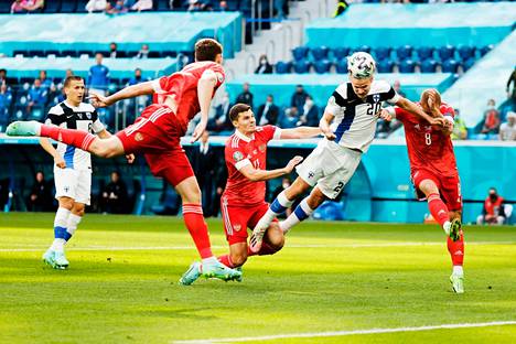 Joel Pohjanpalo puski pallon Venäjän verkkoon Suomi–Venäjä-ottelussa EM-kisoissa, mutta tämä osuma hylättiin paitsiona.