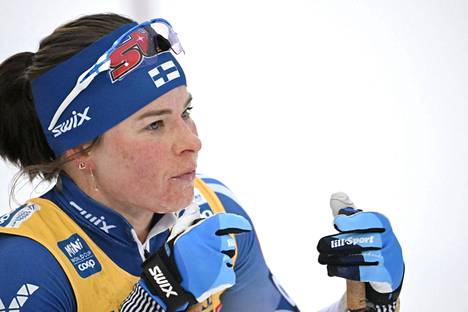 Krista Pärmäkoski jatkaa Tour de Ski -kiertuetta kokonaiskilpailun kolmannelta sijalta.