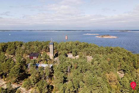 Myynnissä oleva Kytö sijaitsee ulkosaaristossa, noin viiden kilometrin päässä Suvisaaristosta.