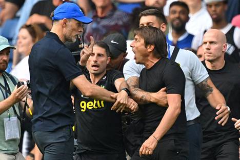 Chelsean päävalmentaja Thomas Tuchel ja Tottenhamin päävalmentaja Antonio Conte jouduttiin pitämään aisoissa tunteiden kuumennettua Lontoon paikalliskamppailun jälkeen.