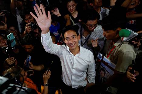 Liike eteenpäin -puolueen Pita Limjaroenrat ilmoitti aloittavansa hallitusneuvottelut Thaimaassa.