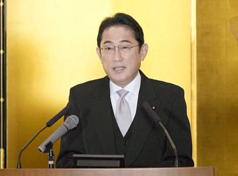Japanin pääministeri Fumio Kishida tiedotustilaisuudessa keskiviikkona Mienissä.