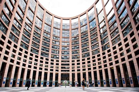 Euroopan parlamentti hyväksyi tiistaina direktiivin sukupuolten välisestä tasapainosta pörssiyhtiöiden hallituksissa.