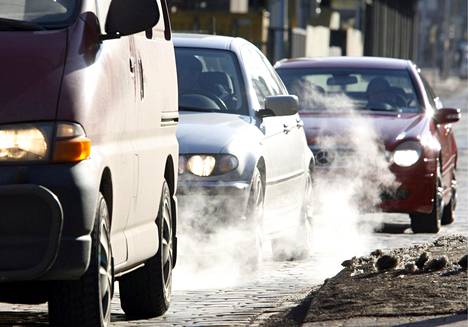 Arvion mukaan 2030 Suomen maanteillä kulkee lähes kaksi miljoonaa bensiinisekoitetta käyttävää henkilöautoa. Diesel-henkilöautojen luku nousee hieman yli miljoonaan autoon.