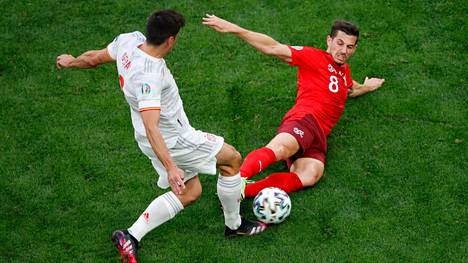 EM-jalkapallo | Sinnikkään Sveitsin turnaus päättyi onnettomiin rangaistus­potkuihin, Espanja eteni ensimmäisenä EM-välieriin