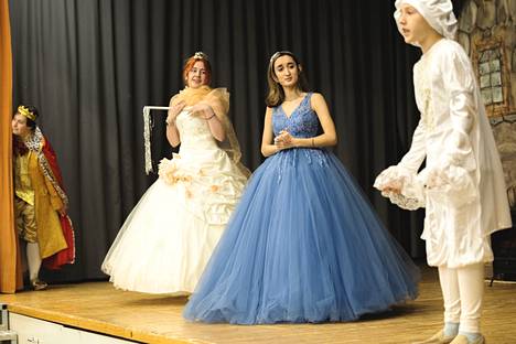 The Christmas play of Turku's Russian-speaking youth cultural association is an annual tradition that brings together the Russian-speaking minority in the region.  And the war has not broken the tradition.  There will be at least two screenings.