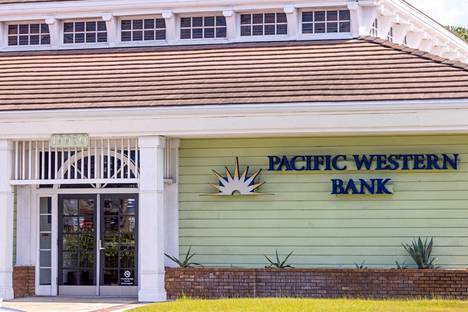 Muun muassa kalifornialaisen Pacific Western -pankin osakkeen hinta on laskenut tiistaina tuntuvasti.