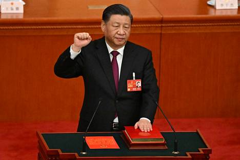 Xi Jinping vannoi jälleen presidentinvalansa Pekingissä 10. maaliskuuta.