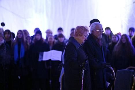 President Tarja Halonen and Dr. Pentti Arajärvi participated in the unveiling ceremony of President Mauno Koivisto's monument.