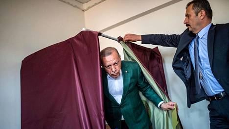 Turkin paikallisvaaleissa oppositiopuolue niukassa johdossa pääkaupungissa