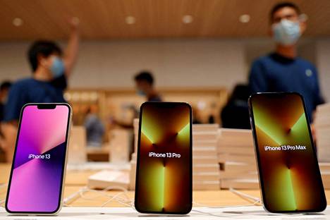 Applen Iphone 13 -malleja esillä myymälässä Pekingissä. 