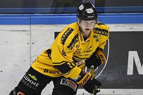 Kasper Simontaival vei Kalpan 1–0-johtoon. Kuva on syyskuulta.