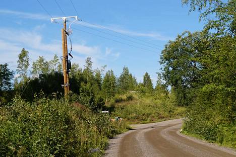 Järvi-Suomen Energia on rakentanut maaseudulle uusia sähkölinjoja muun muassa kyläteiden varsille, jossa ne ovat paremmin ja nopeammin korjattavissa luonnonvoimien vaurioista.